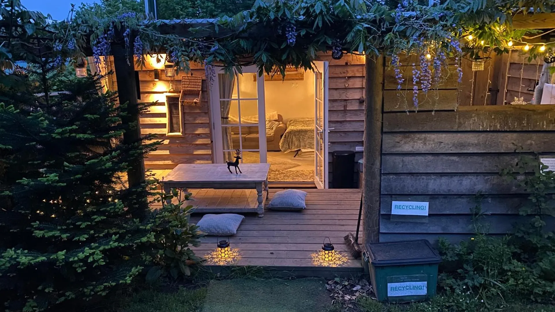 Rustic Lodge, Stunning Views & Star Gazing Bath Exeter 0*,  United Kingdom